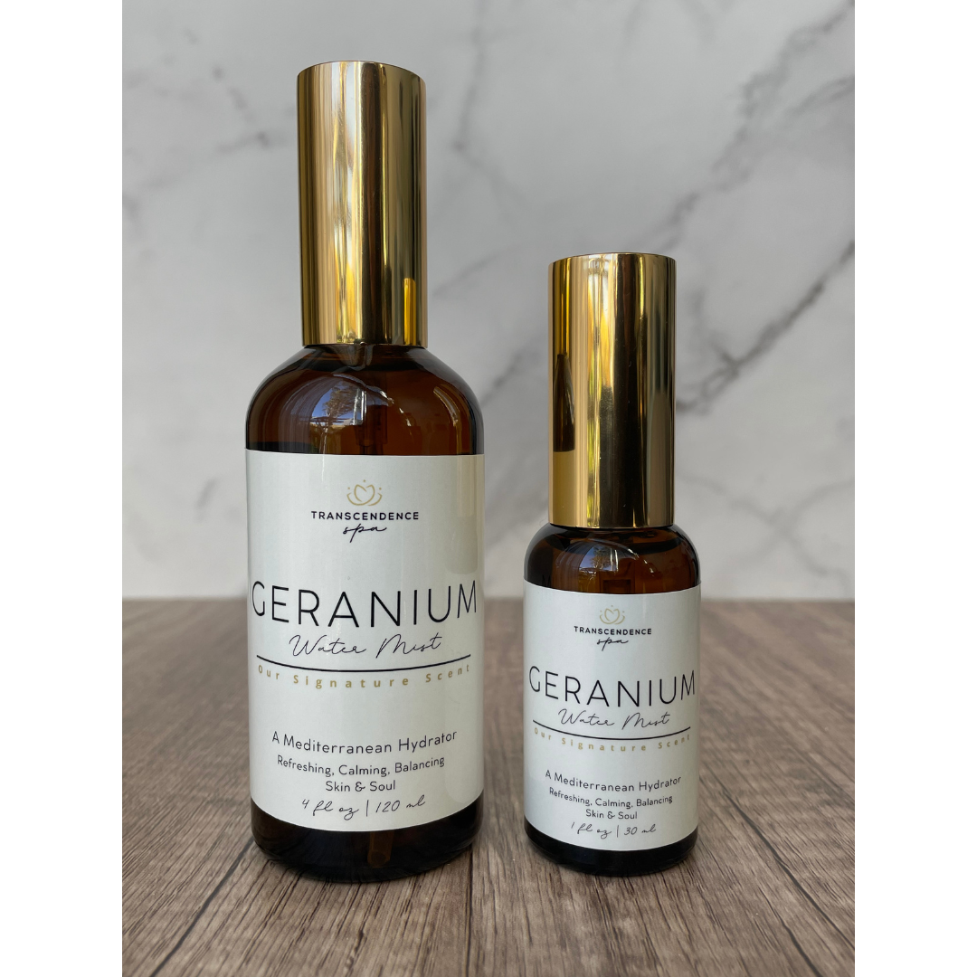 Authorial photo with 2 glass bottles in dark brown, slightly transparent color and golden lid with the geranium water mist product in 30ml and 120ml versions